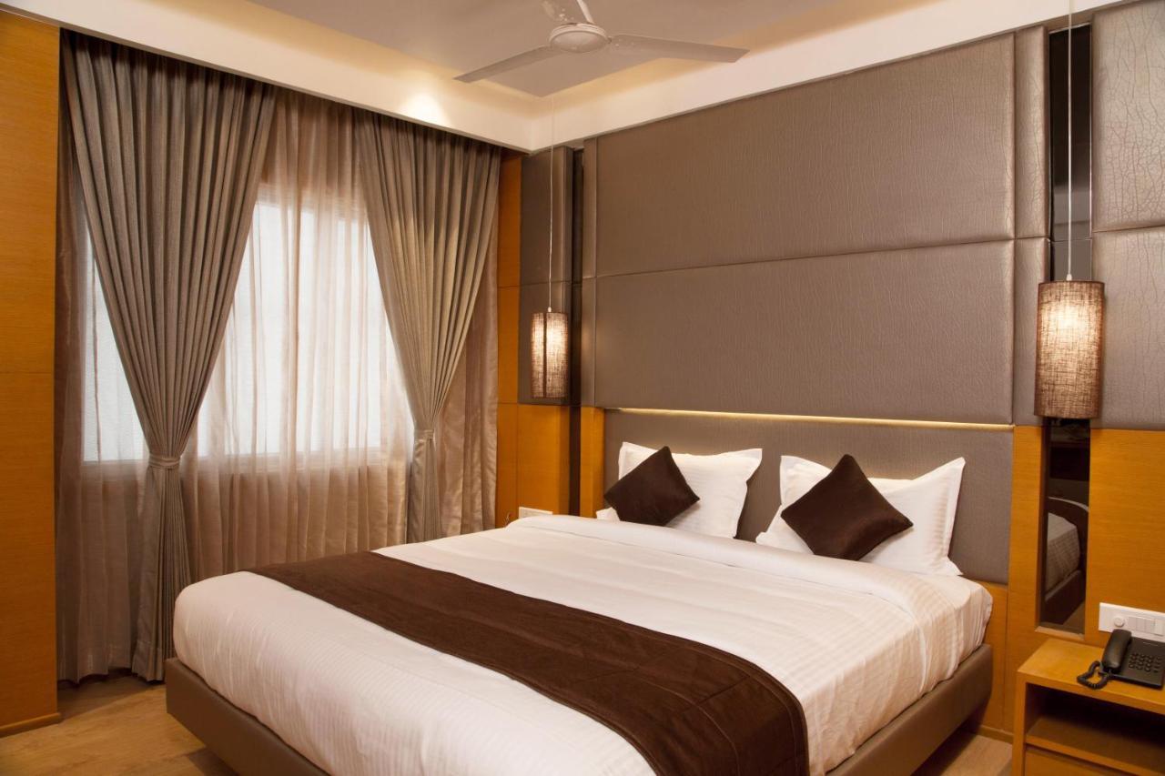 Sri Aadhish Grand Hotel Arantāngi Zewnętrze zdjęcie