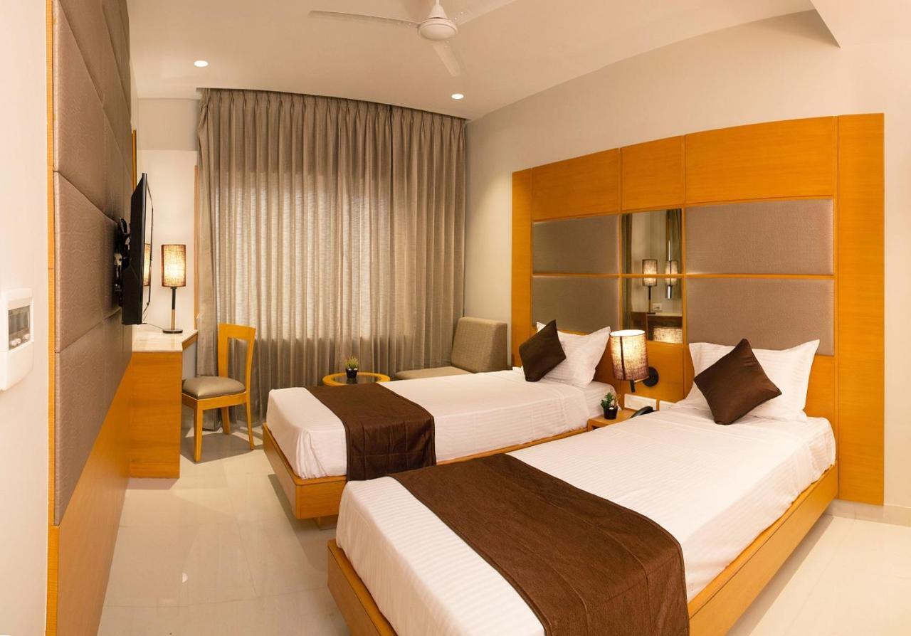 Sri Aadhish Grand Hotel Arantāngi Zewnętrze zdjęcie