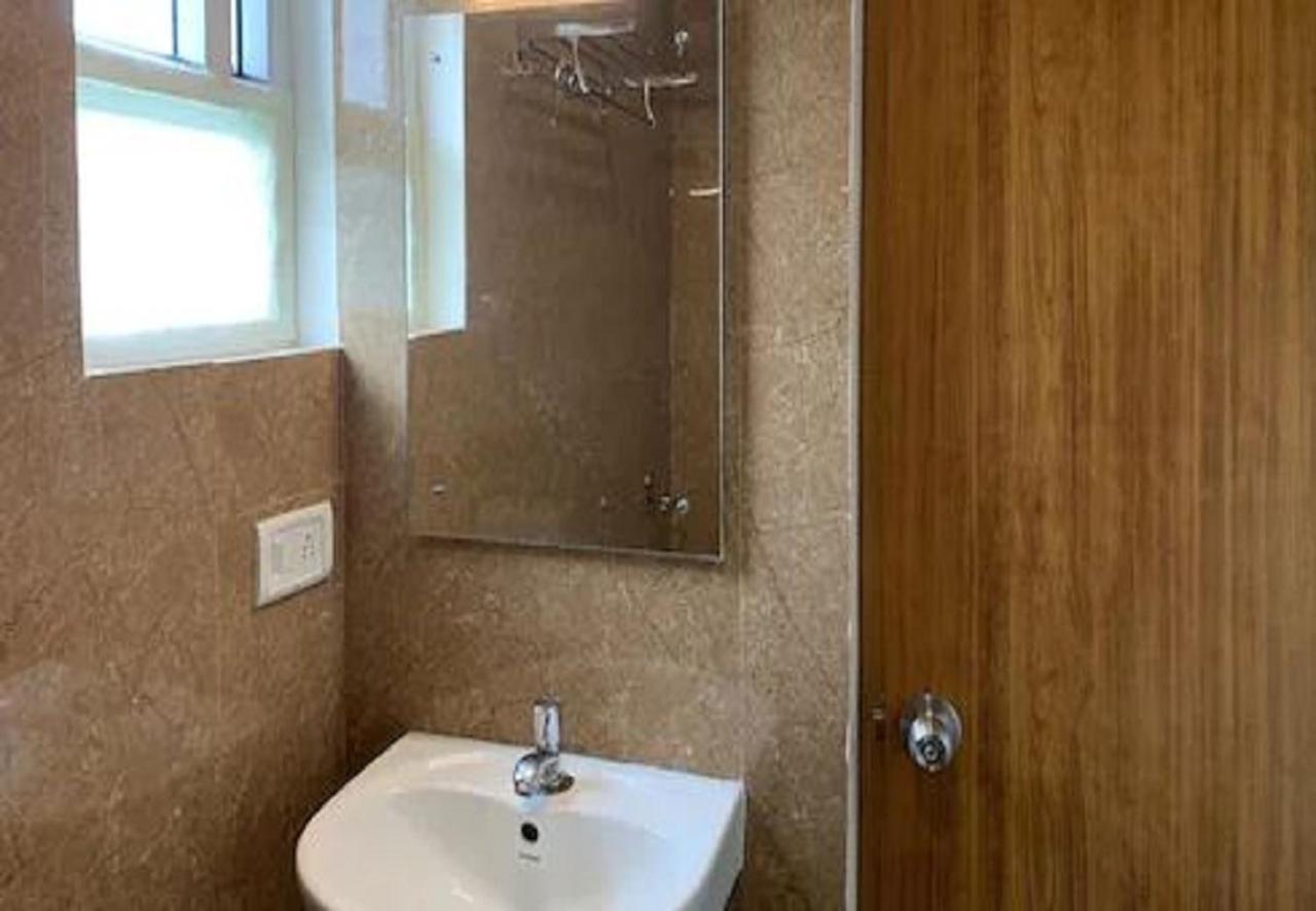 Sri Aadhish Grand Hotel Arantāngi Zewnętrze zdjęcie