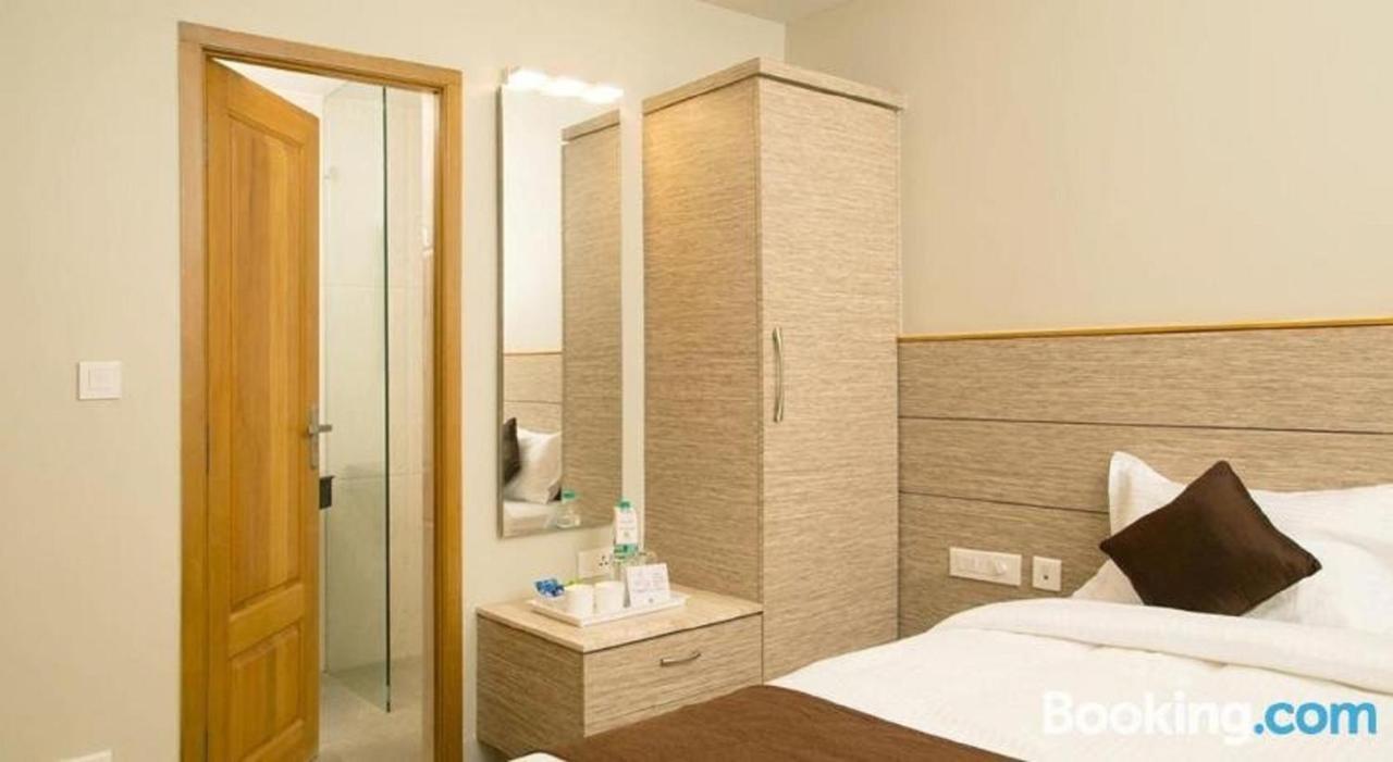 Sri Aadhish Grand Hotel Arantāngi Zewnętrze zdjęcie